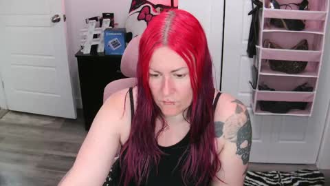 Snapshot of gennyrock chatting on 06/05/26, 11:38 Genny Rock and online show from 06/05/26, 11:38