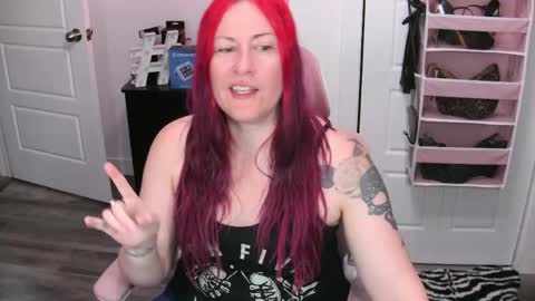 Snapshot of gennyrock chatting on 06/06/26, 01:16 Genny Rock and online show from 06/06/26, 01:16