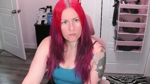 Snapshot of gennyrock chatting on 06/10/26, 01:32 Genny Rock and online show from 06/10/26, 01:32