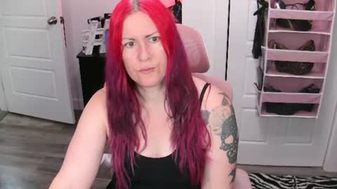 Snapshot of gennyrock chatting on 06/12/26, 01:43 Genny Rock and online show from 06/12/26, 01:43