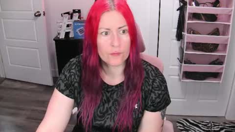 Snapshot of gennyrock chatting on 06/14/26, 02:52 Genny Rock and online show from 06/14/26, 02:52