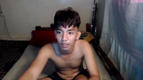 Snapshot of gentlemanlustx chatting on 10/27/25, 02:48 Rayl online show from 10/27/25, 02:48