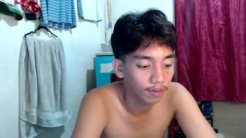 Snapshot of gentlemanlustx chatting on 02/07/26, 04:11 Rayl online show from 02/07/26, 04:11