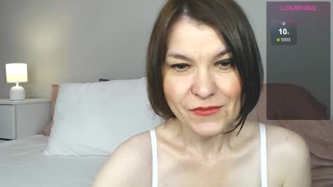 Snapshot of gentlywomen chatting on 10/04/25, 08:01 Elena online show from 10/04/25, 08:01