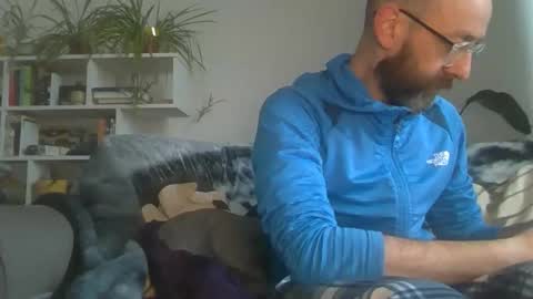 Snapshot of geon2xx chatting on 10/16/25, 04:19 Geon online show from 10/16/25, 04:19