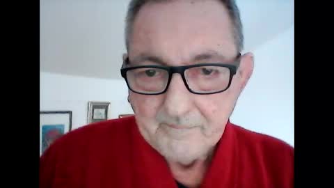 Snapshot of georg1412 chatting on 12/17/25, 12:00 georg1412 online show from 12/17/25, 12:00