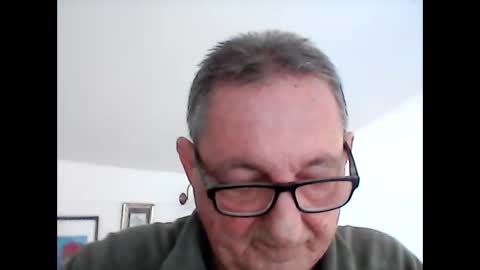Snapshot of georg1412 chatting on 04/07/26, 01:44 georg1412 online show from 04/07/26, 01:44