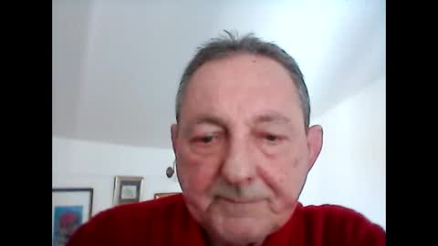 Snapshot of georg1412 chatting on 04/08/26, 09:42 georg1412 online show from 04/08/26, 09:42