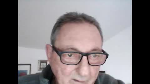 Snapshot of georg1412 chatting on 04/10/26, 03:28 georg1412 online show from 04/10/26, 03:28