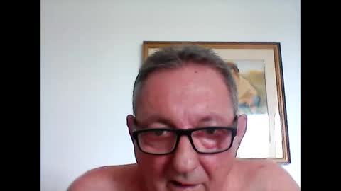 Snapshot of georg1412 chatting on 05/26/26, 01:18 georg1412 online show from 05/26/26, 01:18
