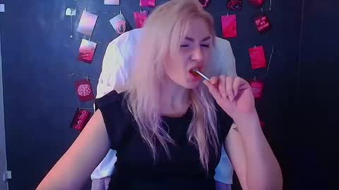 Snapshot of georgianight chatting on 12/16/25, 12:32 Georgia online show from 12/16/25, 12:32