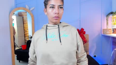 Snapshot of georgina_coule chatting on 12/20/24, 12:05 Georgina Coule online show from 12/20/24, 12:05