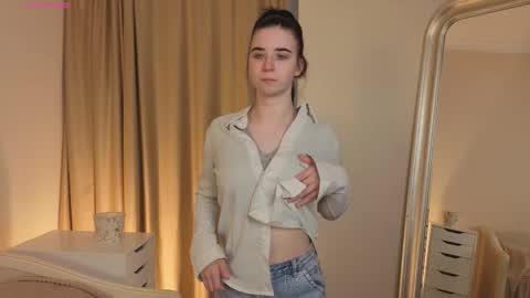 My name is Kelly online show from 10/17/25, 03:10