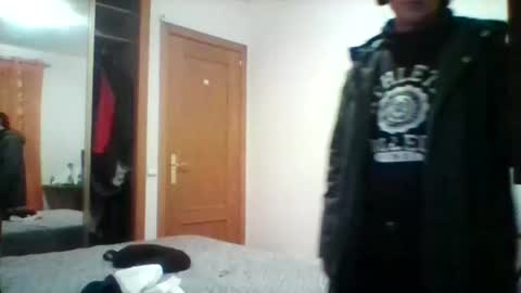 geovannyruiz123 online show from 12/18/25, 11:33