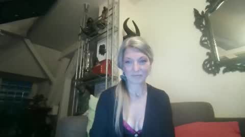 Snapshot of germansweety1 chatting on 10/18/25, 05:03 germansweety online show from 10/18/25, 05:03