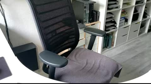 Snapshot of germinator33 chatting on 09/11/25, 11:43 germinator33 online show from 09/11/25, 11:43