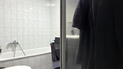 Snapshot of germinator33 chatting on 11/04/25, 08:57 germinator33 online show from 11/04/25, 08:57