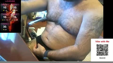 Snapshot of geronimo_431 chatting on 12/02/24, 04:09 Daddy Jokes online show from 12/02/24, 04:09