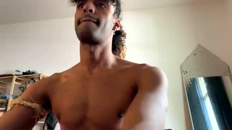 Snapshot of gerson229 chatting on 03/05/26, 01:40 gerson229 online show from 03/05/26, 01:40