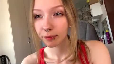 Snapshot of gertrudeuran chatting on 06/19/26, 04:39 Sophie online show from 06/19/26, 04:39