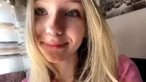 Snapshot of gertrudeuran chatting on 07/03/26, 05:58 Sophie online show from 07/03/26, 05:58