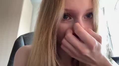 Snapshot of gertrudeuran chatting on 07/28/26, 05:14 Sophie online show from 07/28/26, 05:14
