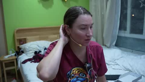 Snapshot of gessifossa chatting on 09/12/25, 12:05 Anna online show from 09/12/25, 12:05