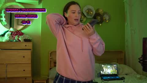 Snapshot of gessifossa chatting on 10/16/25, 02:18 Anna online show from 10/16/25, 02:18