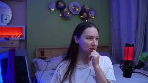 Snapshot of gessifossa chatting on 10/23/25, 02:16 Anna online show from 10/23/25, 02:16