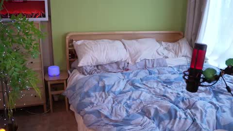 Snapshot of gessifossa chatting on 11/12/25, 12:33 Anna online show from 11/12/25, 12:33