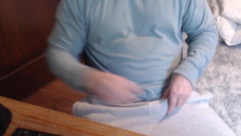 Snapshot of gethoggy chatting on 12/21/24, 06:55 gethoggy online show from 12/21/24, 06:55