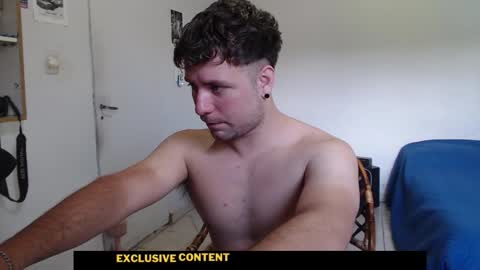 Snapshot of gferrari1996 chatting on 12/15/25, 04:33 gferrari1996 online show from 12/15/25, 04:33