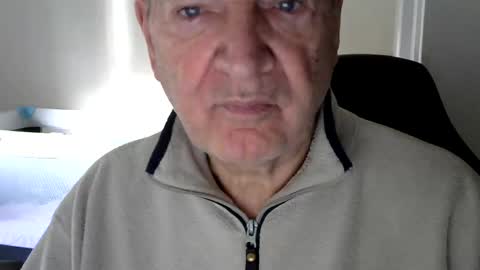 Snapshot of gh1952ma chatting on 12/22/24, 10:28 Gisse online show from 12/22/24, 10:28