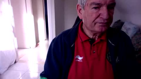 Snapshot of gh1952ma chatting on 12/18/25, 01:06 Gisse online show from 12/18/25, 01:06