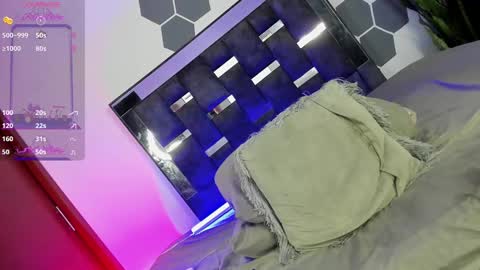 L A U R A online show from 12/16/24, 02:04