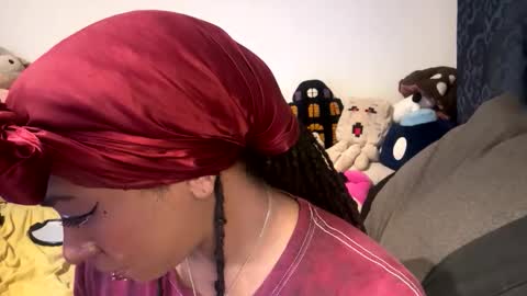 ghastgirlt_t online show from 11/28/25, 02:14