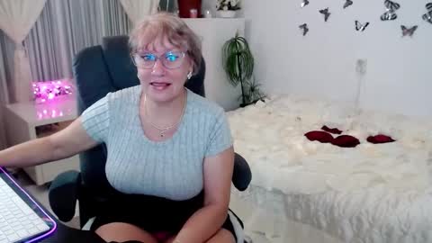 Snapshot of ghertrudequeen chatting on 10/13/25, 03:39 Ghertrudequeen online show from 10/13/25, 03:39