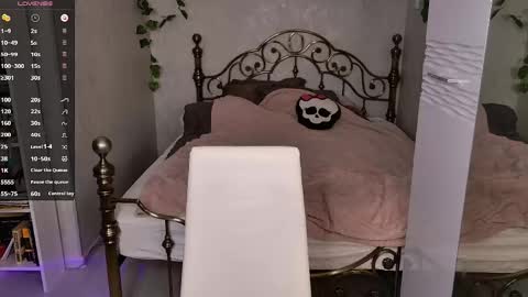 Snapshot of ghost_girlyy chatting on 05/30/26, 12:41 violeta online show from 05/30/26, 12:41