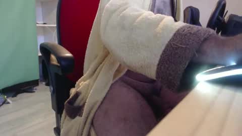 Snapshot of ghostatitude chatting on 12/01/25, 08:08 ghostatitude online show from 12/01/25, 08:08