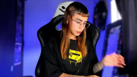 Sara online show from 09/30/25, 05:40