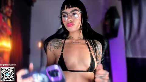 Snapshot of ghostlydolll chatting on 12/17/25, 05:30 Sara online show from 12/17/25, 05:30