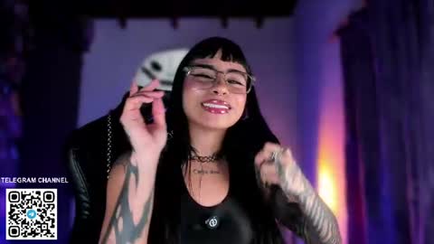 Snapshot of ghostlydolll chatting on 06/11/26, 12:43 Sara online show from 06/11/26, 12:43
