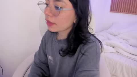 Milaa online show from 05/05/26, 01:19