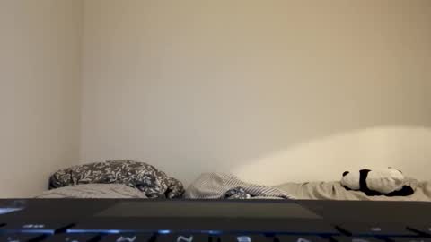 Snapshot of ghostpetal chatting on 12/23/25, 12:41 ghostpetal online show from 12/23/25, 12:41