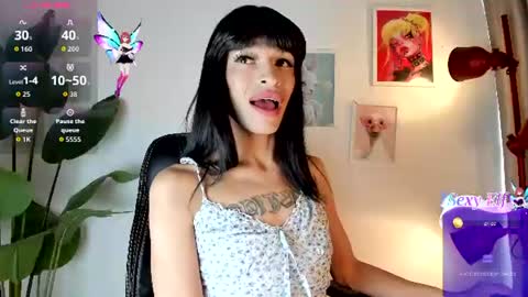 Snapshot of gia_demiee chatting on 06/17/26, 01:12 Gia Please help me with your thumbs up its important online show from 06/17/26, 01:12