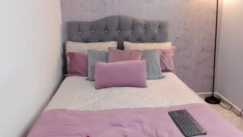 Gia online show from 12/15/25, 04:22