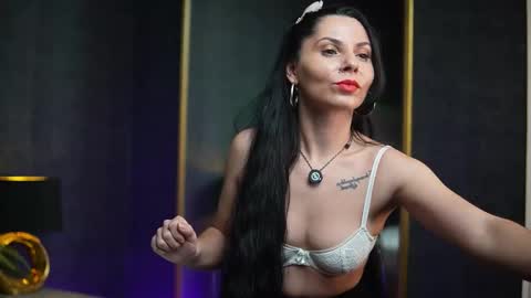  Gia  online show from 12/17/25, 09:21