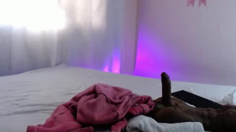 Snapshot of giagh_ chatting on 10/01/25, 03:18 Gia online show from 10/01/25, 03:18