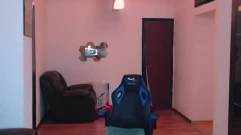 Snapshot of gianni_lion chatting on 12/20/25, 12:23 Gianni online show from 12/20/25, 12:23