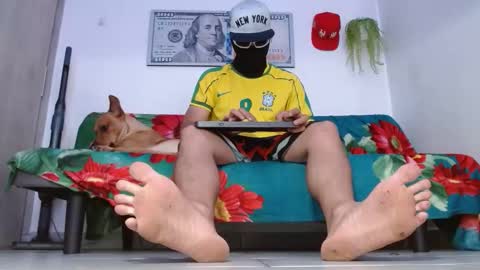 Snapshot of giant_feet chatting on 05/10/26, 06:13 BOSS online show from 05/10/26, 06:13